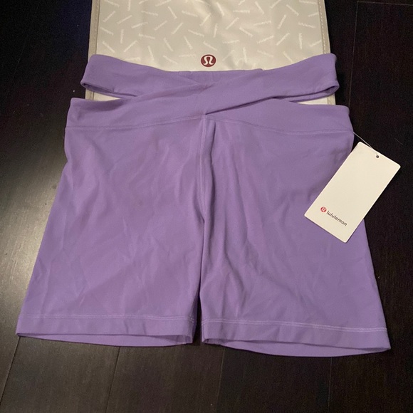 LULULEMON ALIGN CUT -OUT HR SHORTS 6” in Dark Lavender (DKLA) SZ 10 NWT - Picture 4 of 11